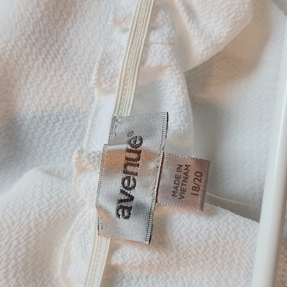 NWT Avenue Blouse - Picture 3 of 4